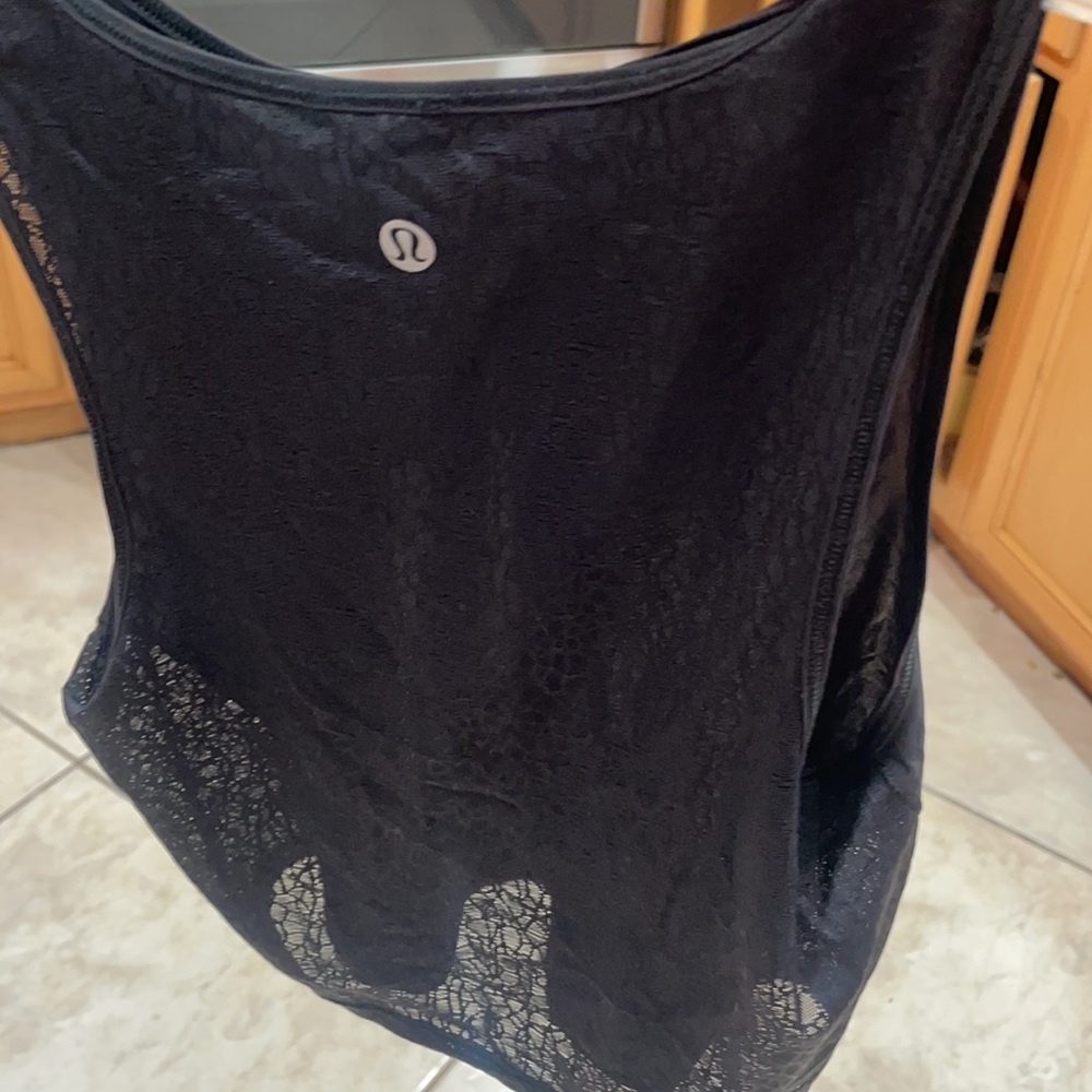 Lululemon - Picture 3 of 3